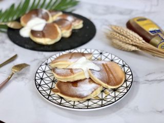 19、超软绵舒芙蕾松饼——日式松饼,这款舒芙蕾松饼，口感像舒芙蕾，松饼体也像舒芙蕾，比较容易回缩