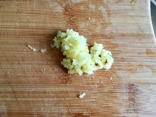 5、剩米饭的华丽转身➕香菇咸肉白菜粥,姜切姜末备用