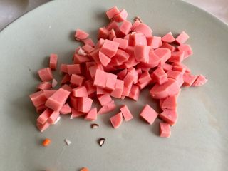 26、剩米饭的华丽转身➕香菇咸肉白菜粥,撕去包装,切小粒备用