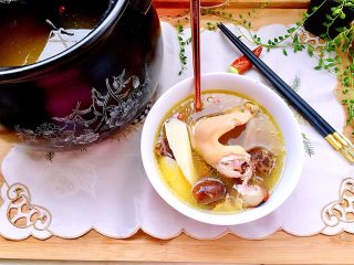 36、冬日进补系列➕当归黄芪枸杞鲜鸡汤,盛一碗,诱人吧