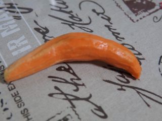 2、红薯开花馒头,红薯去皮洗干净