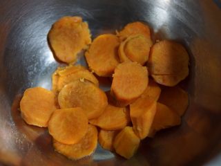 5、红薯开花馒头,蒸至全熟