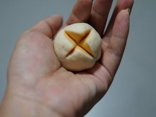 21、红薯开花馒头,用锋利的刀子，划花刀