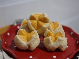 24、红薯开花馒头,大火蒸15分钟左右，再等3分钟再开盖。