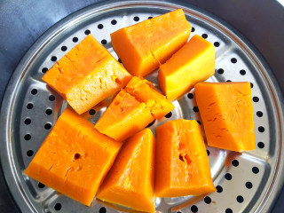 4、经典南瓜饼,蒸熟。