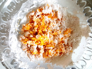 6、经典南瓜饼,随后，放入糯米粉，粘米粉。