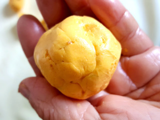 13、经典南瓜饼,封口。