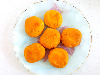 16、经典南瓜饼,两面煎熟。