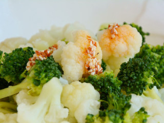 6、凉拌双花,清清爽爽，带着椒香和芝麻香