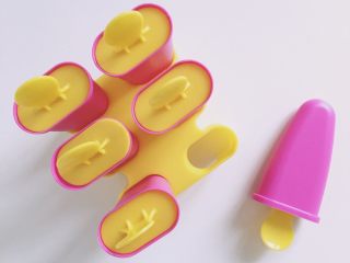 3、原汁原味水果冰棒,模具清洗准备好