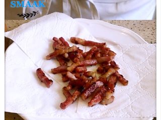 3、凯撒沙拉(家庭版),煎至表面微焦脆,用厨房纸吸去多余的油