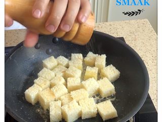 6、凯撒沙拉(家庭版),撒上适量黑胡椒