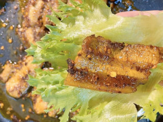 9、家庭韩式烤肉,搭配生菜吃美得简直要哭，太爱了????????