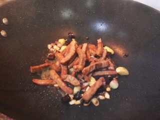 11、超满足便当（19）,倒入牛柳煸炒