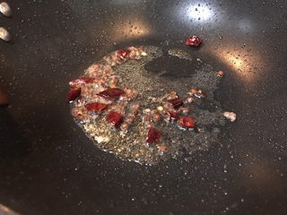 9、超满足便当（19）,加入花椒干辣椒段煸炒出香味