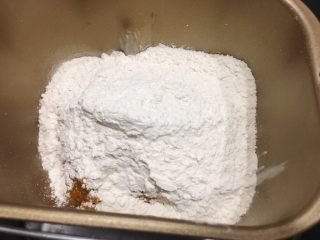 6、蔓越莓南瓜发糕,加入中筋面粉