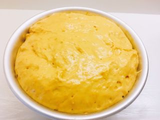 12、蔓越莓南瓜发糕,放入温暖处发酵至两倍大小，现在天气热注意别发过，不然容易出现酒味