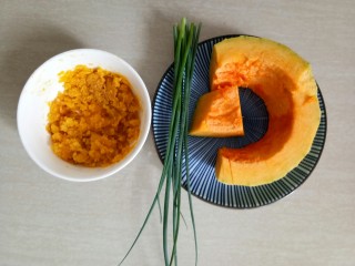 1、咸蛋黄焗南瓜,准备好所有材料