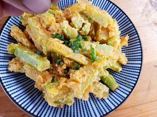 11、咸蛋黄焗南瓜,装盘撒上葱花即可享用