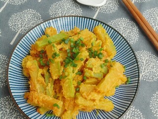 12、咸蛋黄焗南瓜,非常的香。