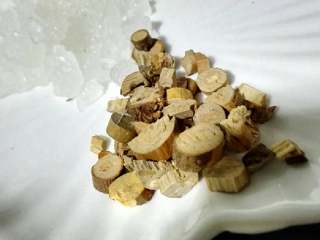 4、香卤茶叶蛋#有个故事#,再加入甘草和冰糖。