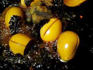 11、香卤茶叶蛋#有个故事#,鸡蛋已上色