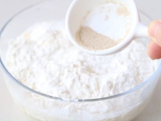 3、老家面饼,再加入酵母，