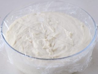 7、老家面饼,面团发酵至2倍大小，掰开组织看又很多的孔洞即可