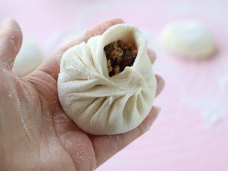 12、老家面饼,像包包子一样封好接口