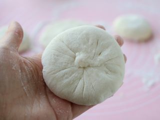 13、老家面饼,稍稍按扁；