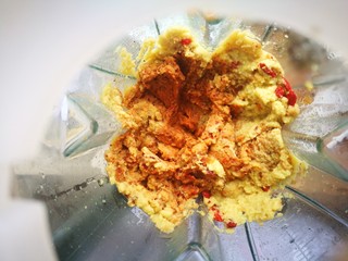 10、黑糖枸杞姜枣膏,加入红枣和枸杞再用破壁机打一下，不用很细腻，也不用混合均匀