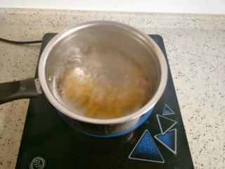 1、家庭菲力牛排,螺旋意面先放热水锅里煮熟备用