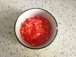 3、家庭菲力牛排,西红柿剁碎