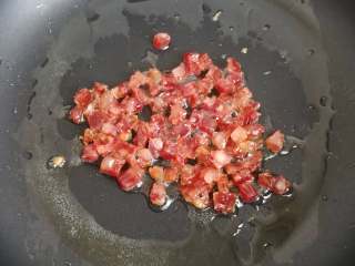 6、萝卜糕,要煎到变得透明，香味散发出来的程度