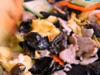 8、说是最好吃的木须肉，做法超简单！,加入胡椒粉、盐，翻炒均匀