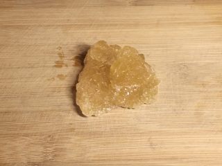 5、冰糖雪梨,准备好冰糖