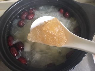 15、冰糖雪梨,加入冰糖