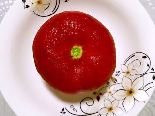 4、西红柿炒蛋,西红柿去完皮，买的是本地西红柿，比较好吃