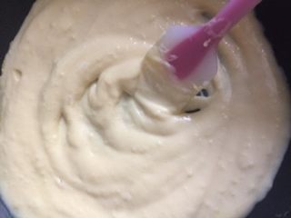 17、家庭版豆乳盒子,搅拌到图片那样即可。颜色偏白,有明显的纹路就可以了