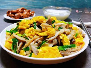 13、#冬日暖心菜#平菇炒鸡蛋,普通的食材用心搭配来做就会有意想不到的收获