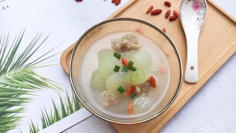 冬日暖心菜冬瓜杞子猪肉丸汤