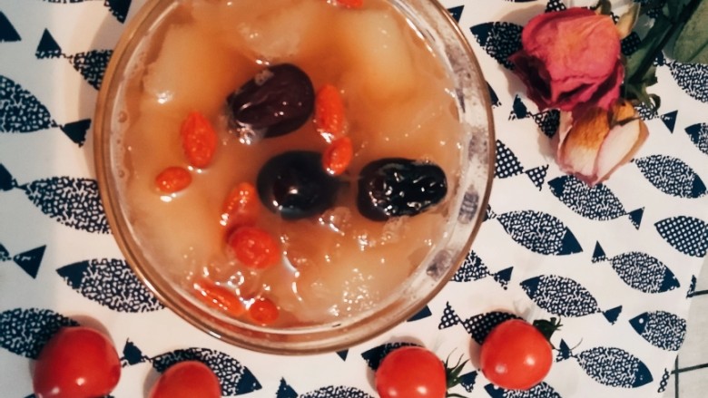 红枣银耳雪梨汤