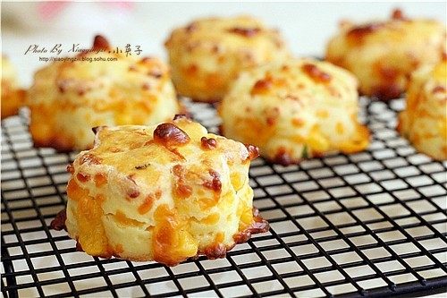 超快速面包切达芝士香葱司康