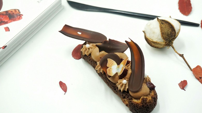 不一样的泡芙酷黑的黑森林泡芙