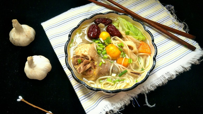 ＃秋季温补祛风防感冒＃老母鸡汤面条篇