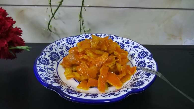 晶莹剔透的好吃还是好药的糖渍血橙皮