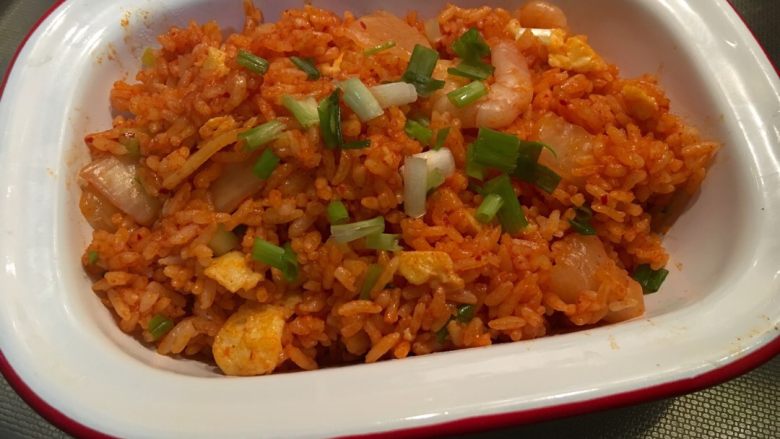 「吃货久久」鸡蛋虾仁泡菜炒饭——你敢不敢再好吃一点