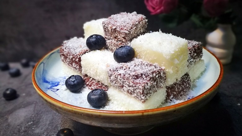 家宴甜点双色奶冻小方