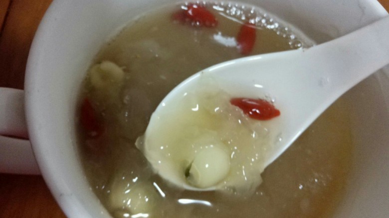 银耳莲子百合羹