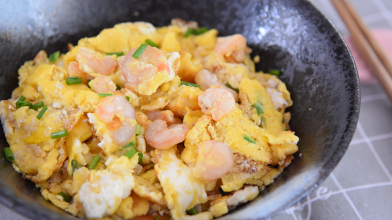 虾仁炒蛋这样做绝对好吃清香四溢一点都不